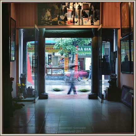 http://www.seewald.com/images/Vietnam/ArtGalleryAndGhostHanoi28.jpg